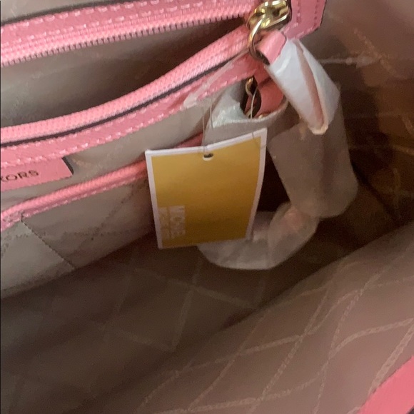 NWT Michael Kors VOYAGER EW Tote 👜 Carnation - Picture 6 of 9